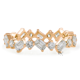 Angled view of a 14K yellow gold eternity band featuring a zig-zag pattern of alternating emerald-cut and round brilliant lab-grown diamonds.